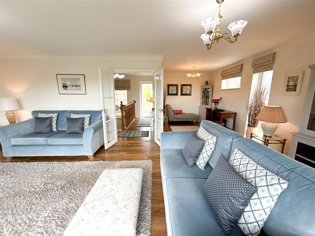 Lounge Dining Area