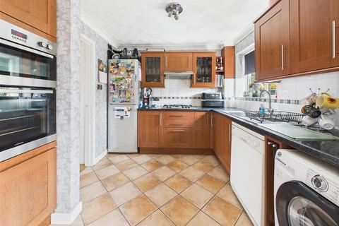 69 Gurney Avenue, Tuffley, Gloucester, GL4 0YB