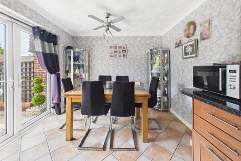 69 Gurney Avenue, Tuffley, Gloucester, GL4 0YB