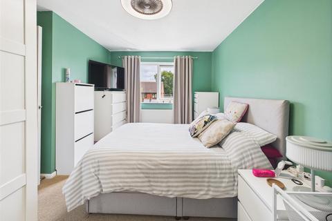 69 Gurney Avenue, Tuffley, Gloucester, GL4 0YB