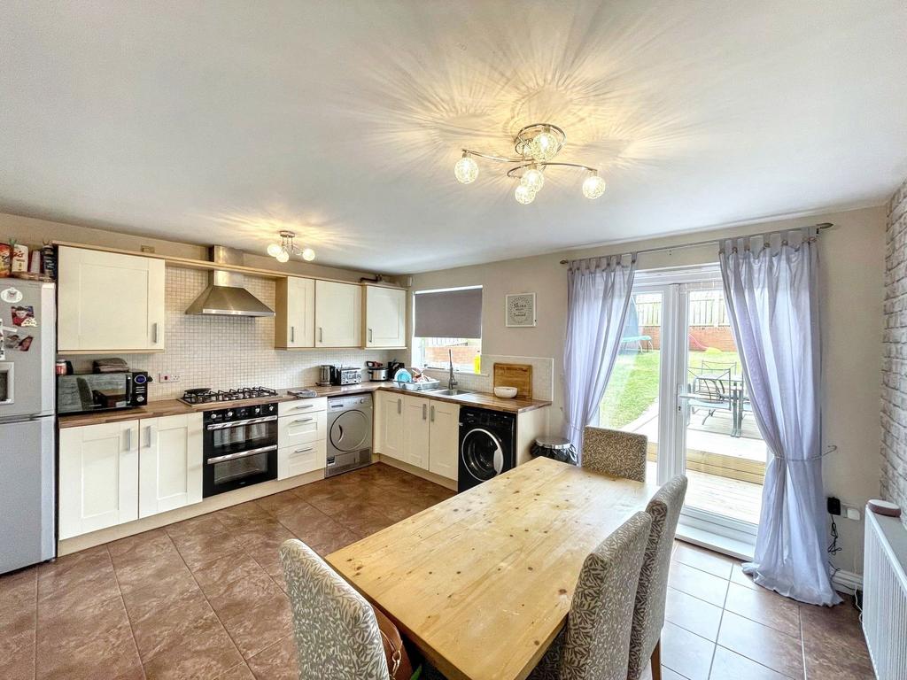 Kitchen/ Dining Area