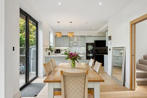 20 Delamere Road, London, W5 3JR