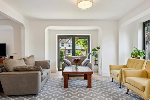 20 Delamere Road, London, W5 3JR