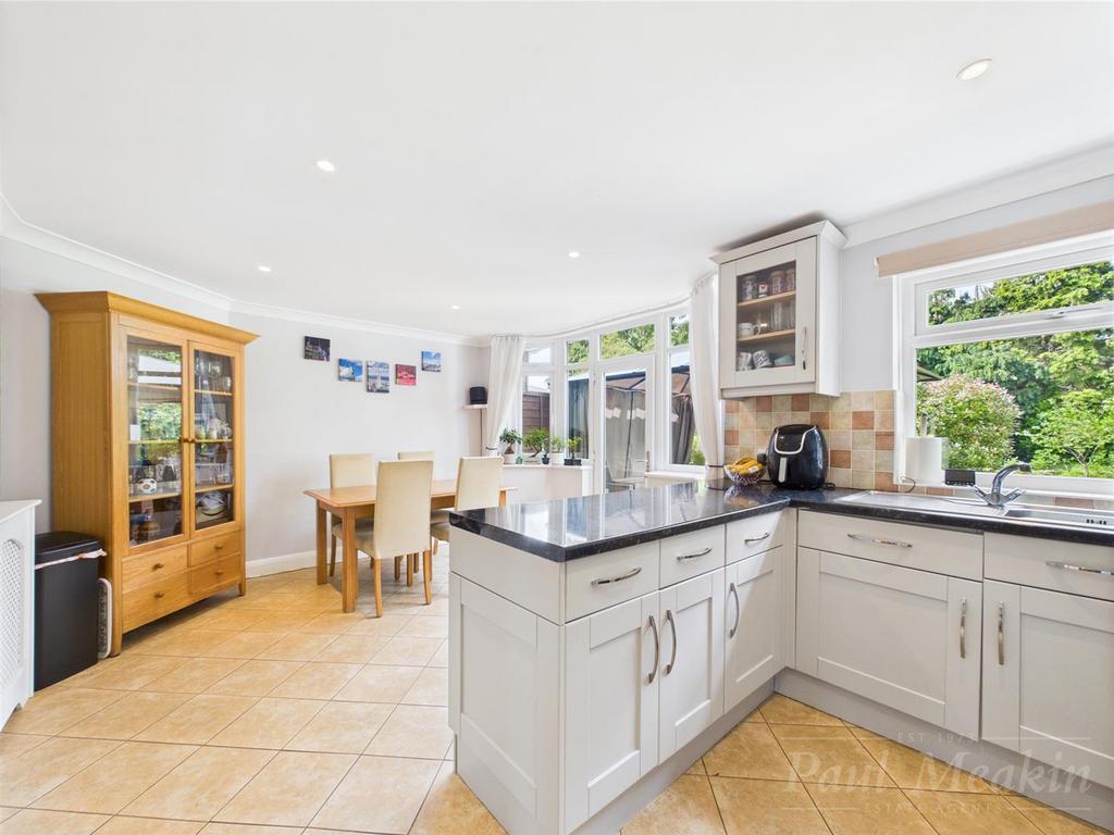 Kitchen breakfast room