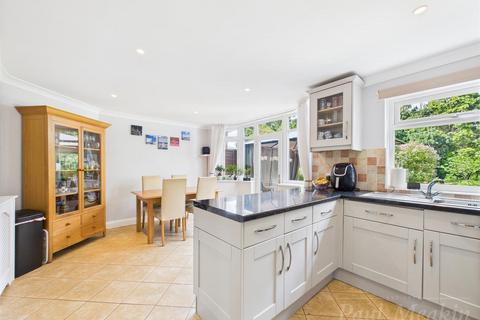 14 Princes Avenue, South Croydon, CR2 9BA