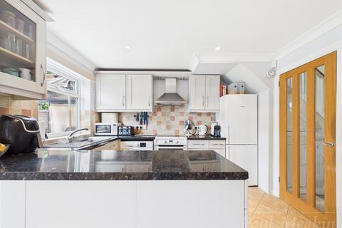 14 Princes Avenue, South Croydon, CR2 9BA