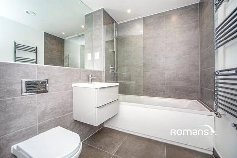 2 bedroom flat to rent, Whiffens Avenue, Chatham, ME4