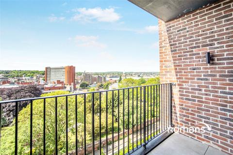 2 bedroom flat to rent, Whiffens Avenue, Chatham, ME4