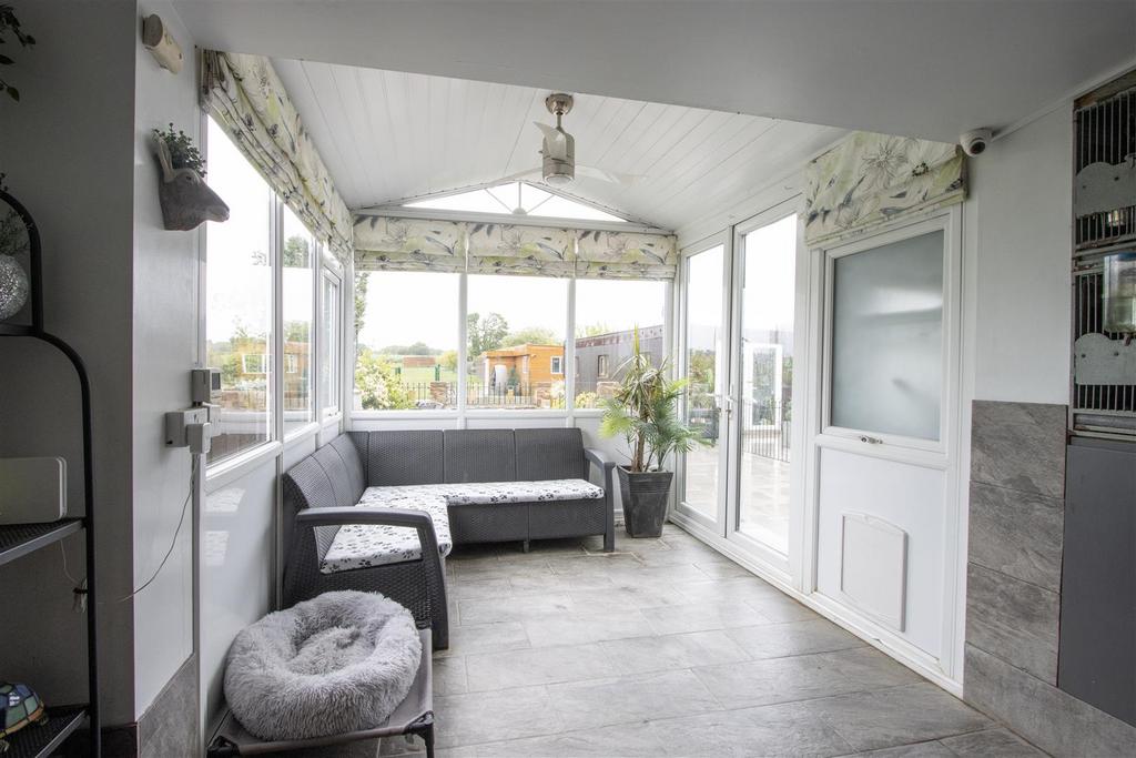 Family/Garden Room 2