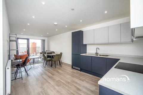 2 bedroom flat to rent, Whiffens Avenue, Chatham, ME4