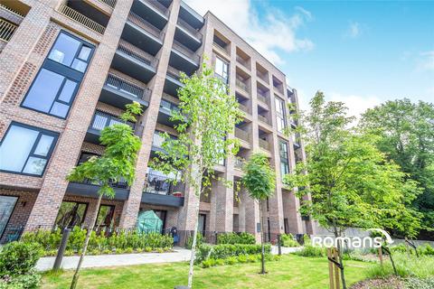 2 bedroom flat to rent, Whiffens Avenue, Chatham, ME4