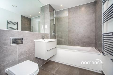 2 bedroom flat to rent, Whiffens Avenue, Chatham, ME4