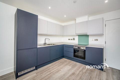 2 bedroom flat to rent, Whiffens Avenue, Chatham, ME4