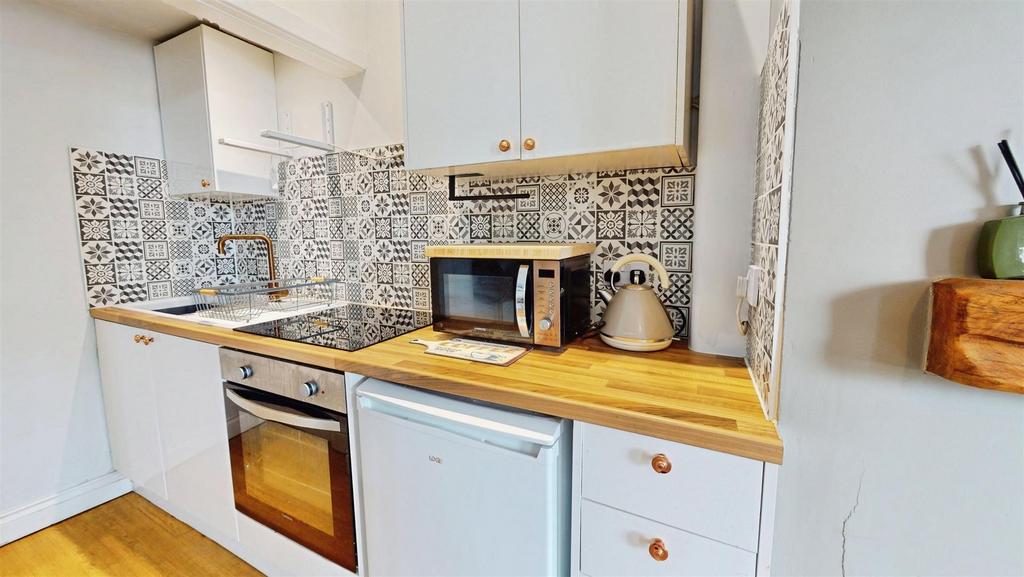 27eb2acd-1-Shelf-Moor-Road-06042025 132701.jpg