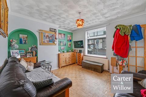 3 bedroom end of terrace house for sale, Rugby Road, Dagenham, Essex