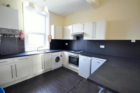 4 bedroom flat to rent, 1A HollyBank, LS6 4DJ