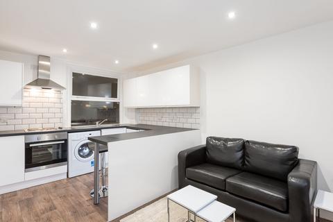 3 bedroom flat to rent, Flat 2, 2 Blenheim Terrace, LS2 9JG