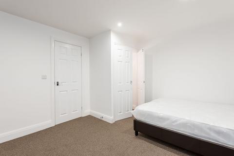 3 bedroom flat to rent, Flat 2, 2 Blenheim Terrace, LS2 9JG