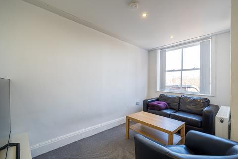 3 bedroom flat to rent, Flat 2, 2 Blenheim Terrace, LS2 9JG