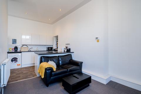 2 bedroom flat to rent, Flat 1, 2 Blenheim Terrace, LS2 9JG