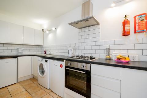 1 bedroom flat to rent, Flat 7, 16 Clarendon Road, LS2 9NN