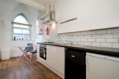 1 bedroom flat to rent, Flat 6, 16 Clarendon Road, LS2 9NN