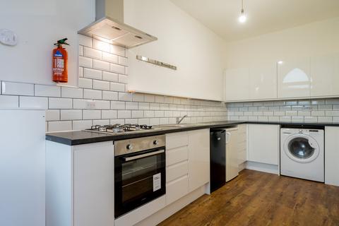 1 bedroom flat to rent, Flat 6, 16 Clarendon Road, LS2 9NN