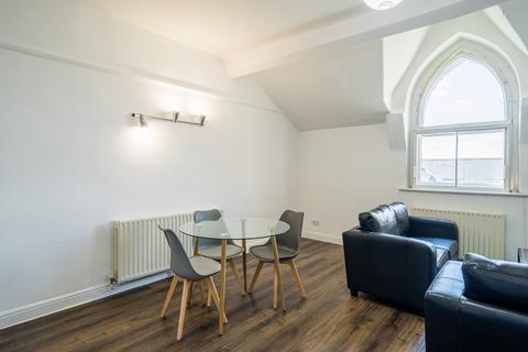2 bedroom flat to rent, Flat 5, 16 Clarendon Road, LS2 9NN