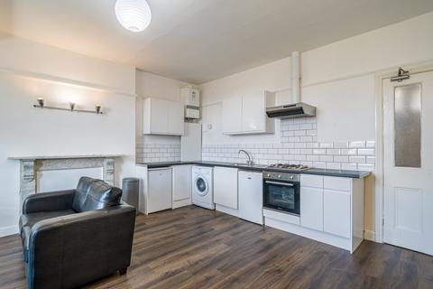2 bedroom flat to rent, Flat 5, 16 Clarendon Road, LS2 9NN