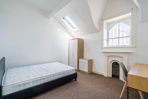2 bedroom flat to rent, Flat 5, 16 Clarendon Road, LS2 9NN