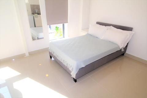 3 bedroom flat to rent, Flat 10, 59-61 Clarendon Road, LS2 9NZ