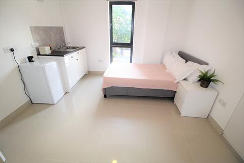 3 bedroom flat to rent, Flat 10, 59-61 Clarendon Road, LS2 9NZ