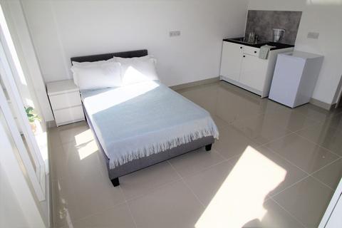 3 bedroom flat to rent, Flat 7, 59-61 Clarendon Road, LS2 9NZ