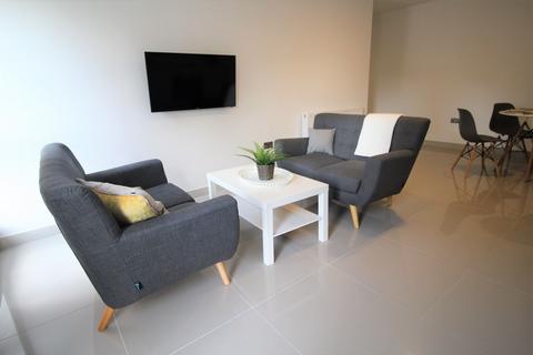 3 bedroom flat to rent, Flat 7, 59-61 Clarendon Road, LS2 9NZ