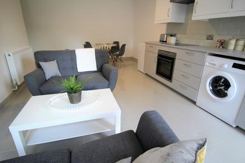 3 bedroom flat to rent, Flat 7, 59-61 Clarendon Road, LS2 9NZ