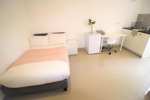3 bedroom flat to rent, Flat 7, 59-61 Clarendon Road, LS2 9NZ