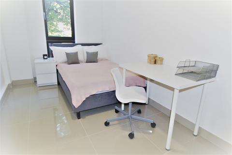 3 bedroom flat to rent, 59-61 Claredendon Road