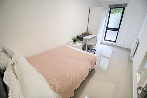 3 bedroom flat to rent, 59-61 Claredendon Road