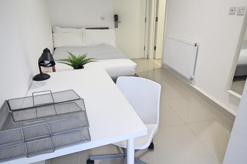 3 bedroom flat to rent, 59-61 Claredendon Road