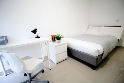 3 bedroom flat to rent, 59-61 Claredendon Road