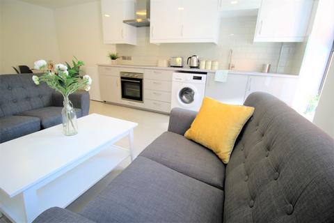 3 bedroom flat to rent, Flat 20, Westmount, 59-61 Clarendon Road, LS2 9NZ