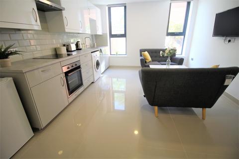 3 bedroom flat to rent, Flat 20, Westmount, 59-61 Clarendon Road, LS2 9NZ