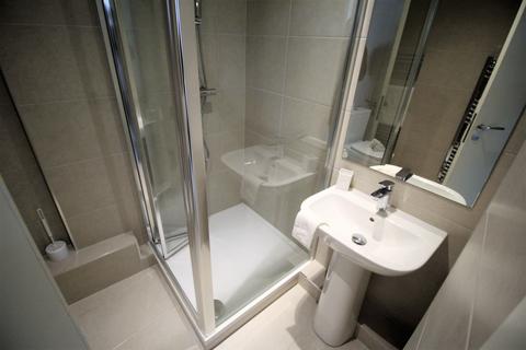 3 bedroom flat to rent, Flat 20, Westmount, 59-61 Clarendon Road, LS2 9NZ