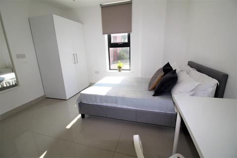3 bedroom flat to rent, Flat 20, Westmount, 59-61 Clarendon Road, LS2 9NZ