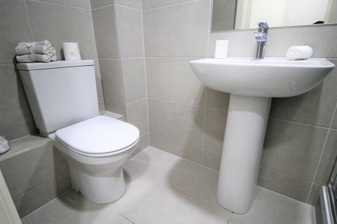3 bedroom flat to rent, Flat 17, Westmount, 59-61 Clarendon Road, Leeds, LS2 9NZ