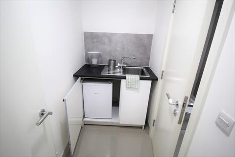 3 bedroom flat to rent, Flat 17, Westmount, 59-61 Clarendon Road, Leeds, LS2 9NZ