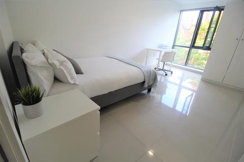 3 bedroom flat to rent, Flat 16, Westmount, 59-61 Clarendon Road, LS2 9NZ