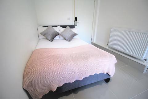 3 bedroom flat to rent, Flat 16, Westmount, 59-61 Clarendon Road, LS2 9NZ