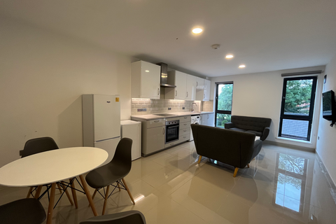 3 bedroom flat to rent, Flat 12, 59-61 Clarendon Road, LS2 9NZ