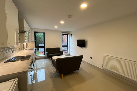 3 bedroom flat to rent, Flat 12, 59-61 Clarendon Road, LS2 9NZ
